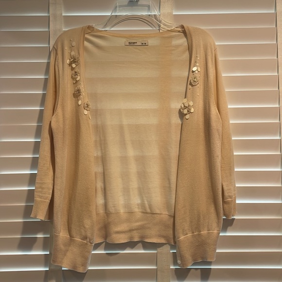 Old Navy Cream Sweater, Size Medium - Picture 3 of 9